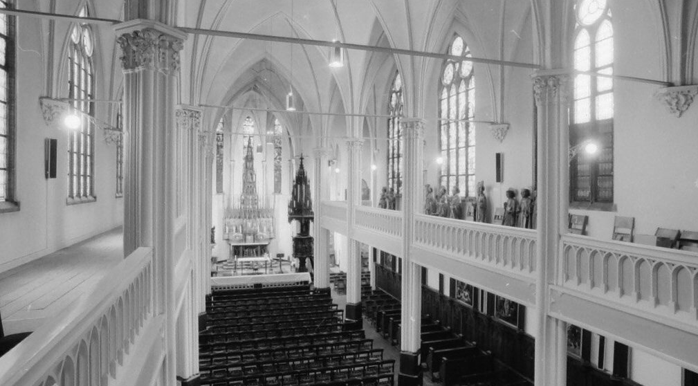 erfgoed020's tweet photo. ⛪️Tijdens Open Monumentendag Amsterdam zijn diverse (schuil)kerken geopend voor het publiek, zoals de Begijnhofkapel, de Papegaai en de Krijtberg. 
➡️Lees meer over deze bijzondere kerken in Erfgoed van de Week: https://t.co/p5A3bE6MLc https://t.co/D2Q9yC7ovr
