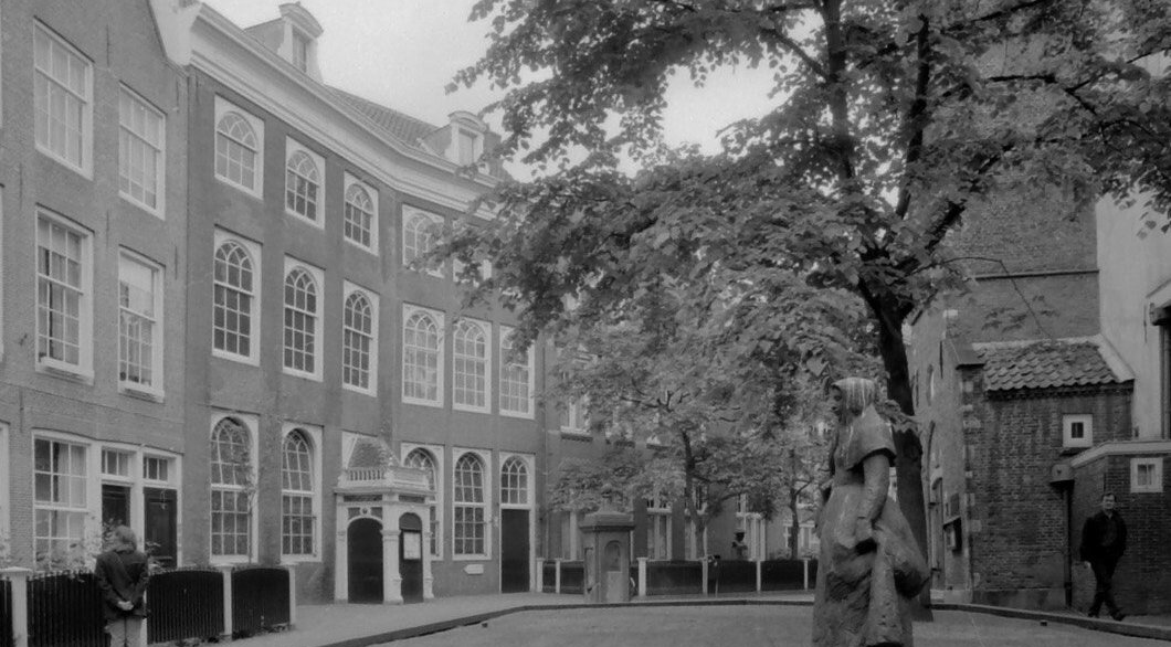 erfgoed020's tweet photo. ⛪️Tijdens Open Monumentendag Amsterdam zijn diverse (schuil)kerken geopend voor het publiek, zoals de Begijnhofkapel, de Papegaai en de Krijtberg. 
➡️Lees meer over deze bijzondere kerken in Erfgoed van de Week: https://t.co/p5A3bE6MLc https://t.co/D2Q9yC7ovr