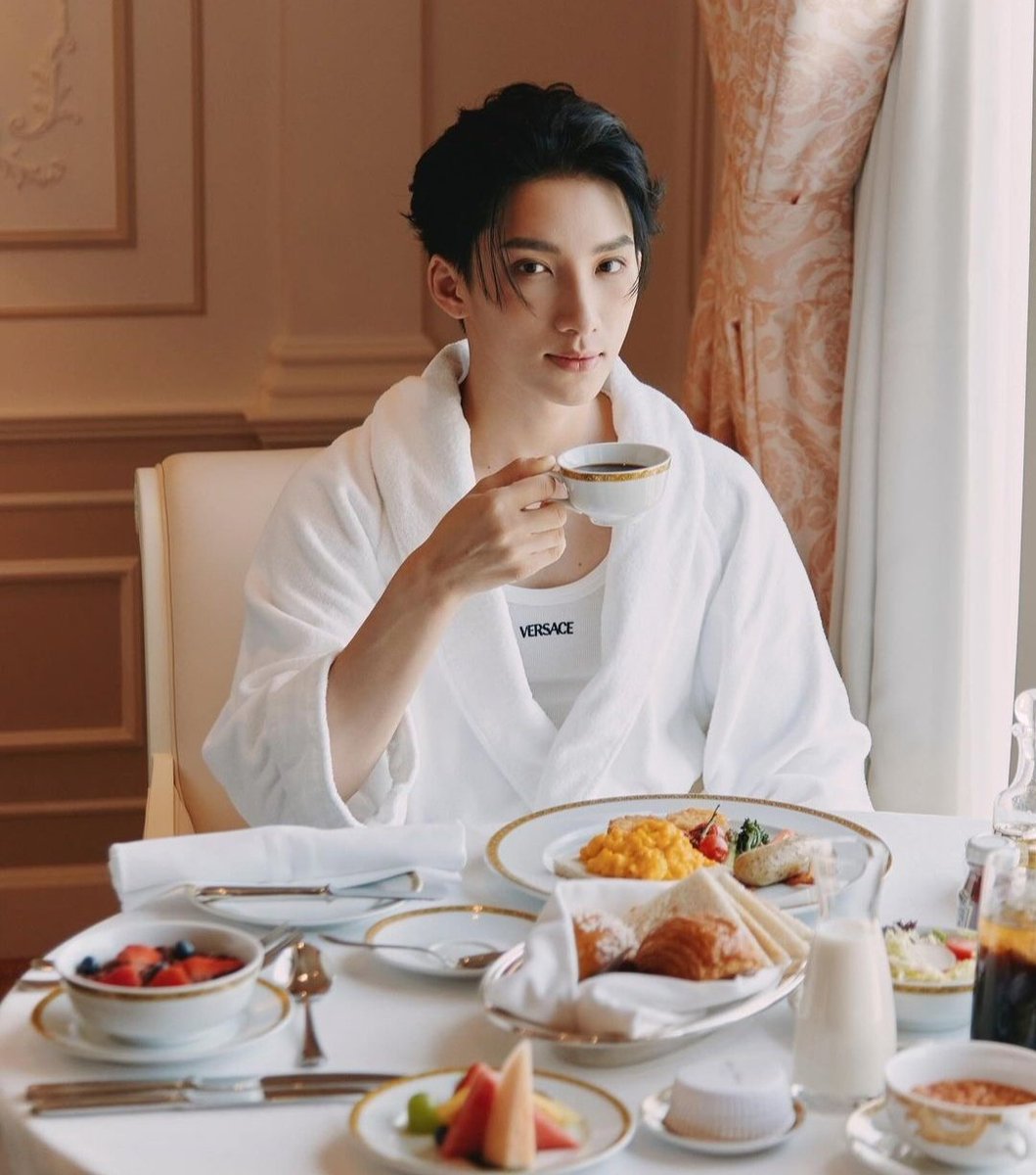 crazyflakes_'s tweet photo. Meal with my little brother 😊
#PalazzoVersaceMacau #VersaceMoment
#LivingPalazzoVersace #PVMParty
#Noeulnuttarat #BoNoh #MagentaBoy https://t.co/AdV5HOEHxN