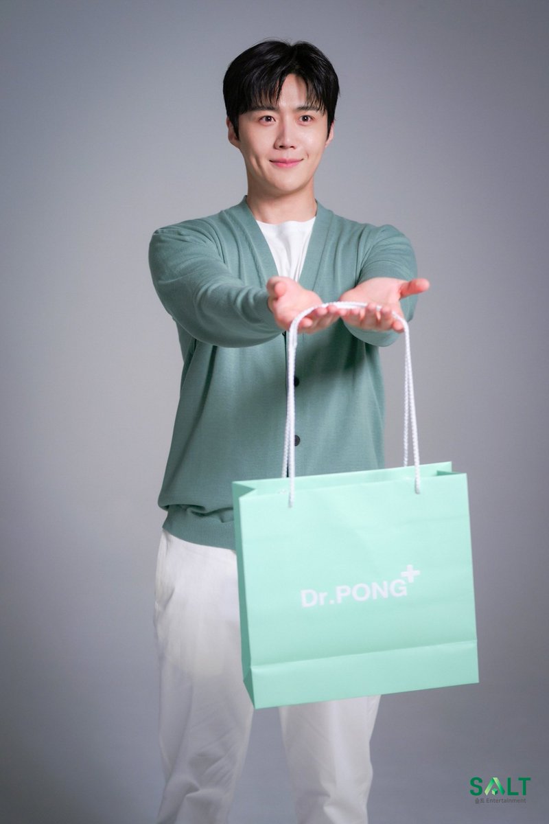 2013_SALT's tweet photo. 점점 더 후끈후끈 해지는 날씨
김선호 배우의 상쾌한
’Dr.PONG’ 광고 비하인드로
건강한 여름나기💙
-
#김선호 #Kimseonho #DrPONG #닥터퐁 https://t.co/RBKqhZWDM3