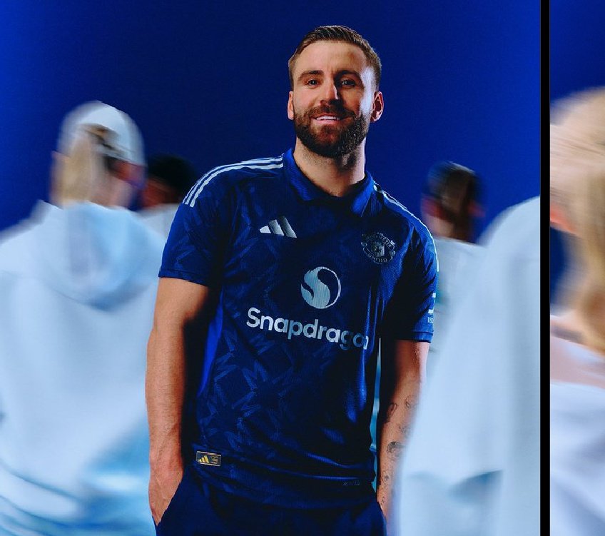 sianga_'s tweet photo. No way we have a better blue jersey(away kit) than @ChelseaFC 😭 https://t.co/1Xm3NVl8Zs