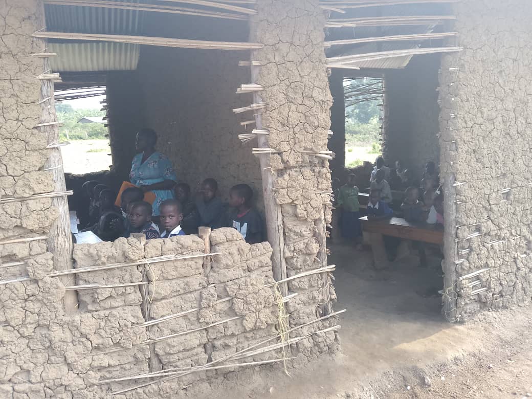 CICOA_Ug's tweet photo. Corruption and missed priorities have devastating consequences on communities, especially when it comes to access to qualitative Social services. This poor infrastructure at Keihiro Primary School in Uganda is a stark reminder of the impact of corruption on our progress towards SDG 4. Let's prioritize investments in education, fight corruption, and promote #EducationForAll. Together, we can create a more just and equitable society. 📚 #NoToCorruption #QualityEducation #SDGs