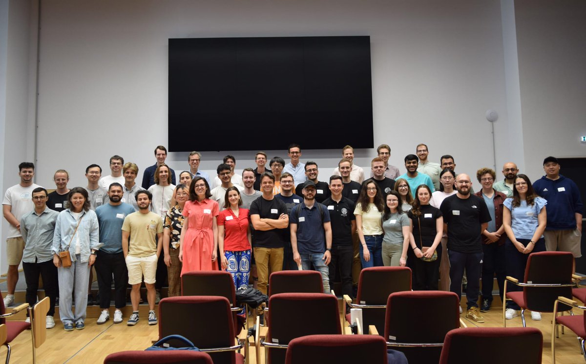 vldb_ssc's tweet image. Group picture 📸