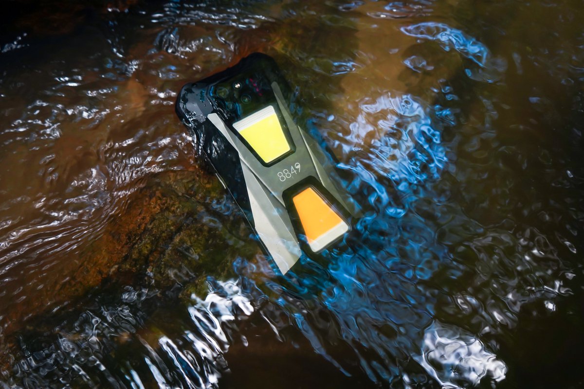 8849_tank's tweet photo. When tech meets nature, take your #tank3S for a swim! 📱🌊 Loving the peace of mind knowing it can handle a splash or two. 
Explore more 👉 https://t.co/EjIDVZCXff
#techmeetsnature #waterproof #stayconnected #8849tank #phoneprojector #android14 https://t.co/wOLpMCqz3d