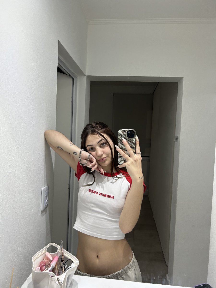DaisyDaisy47705's tweet photo. F*ck in front of the mirror? Why not! 😻 https://t.co/ExTlRS2JUo https://t.co/wYmJBwj0Vx