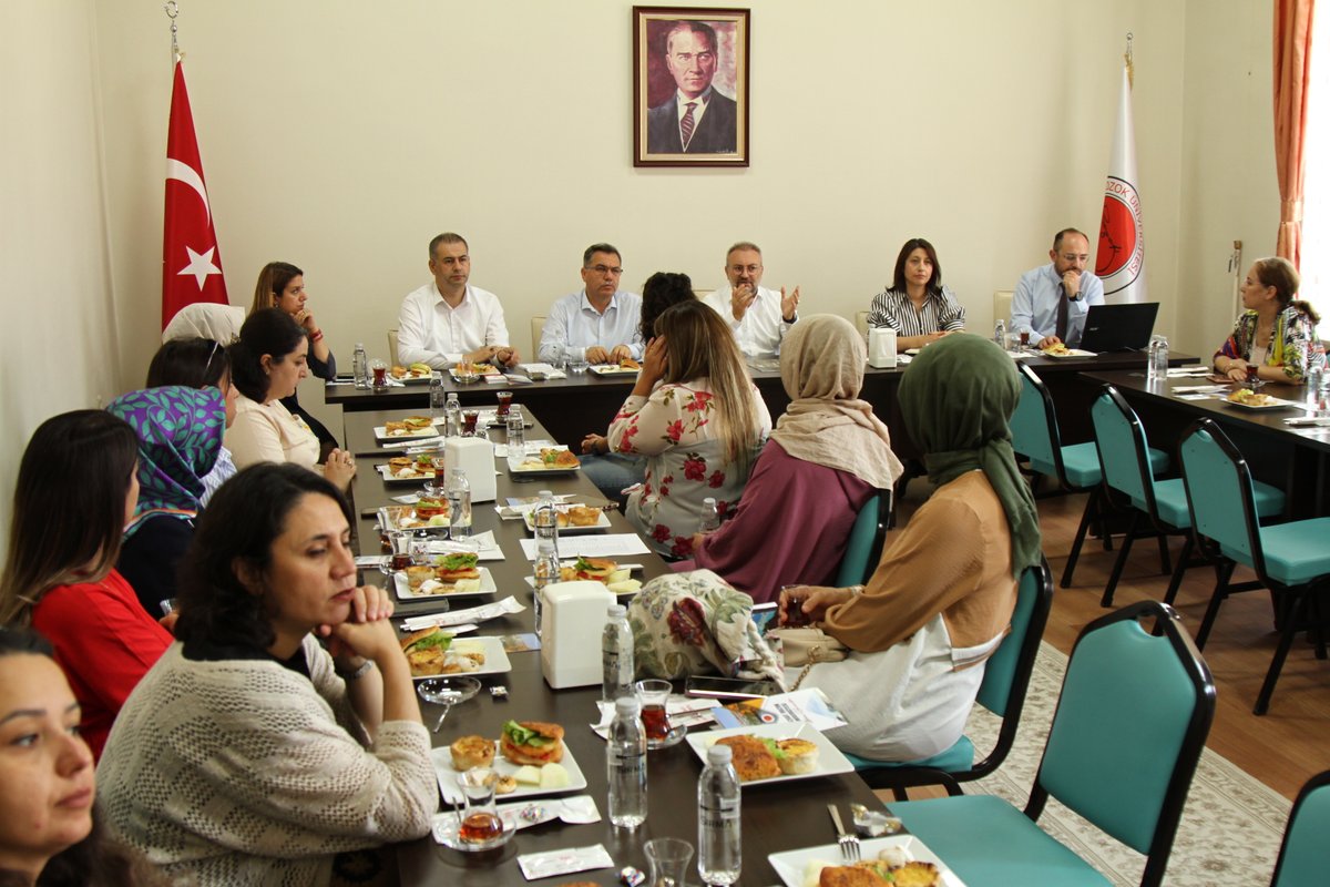 Üniversitemiz Rektörü Prof. Evren Yaşar , Yükseköğretim Kurumları Sınavı (YKS) ve tercih dönemi öncesinde öğrencilere rehberlik edecek olan ortaöğretim kademelerindeki rehber öğretmenleriyle istişare toplantısında  bir araya geldi.
Ayrıntılar ⬇️
bozok.edu.tr/haber/rehber/3…