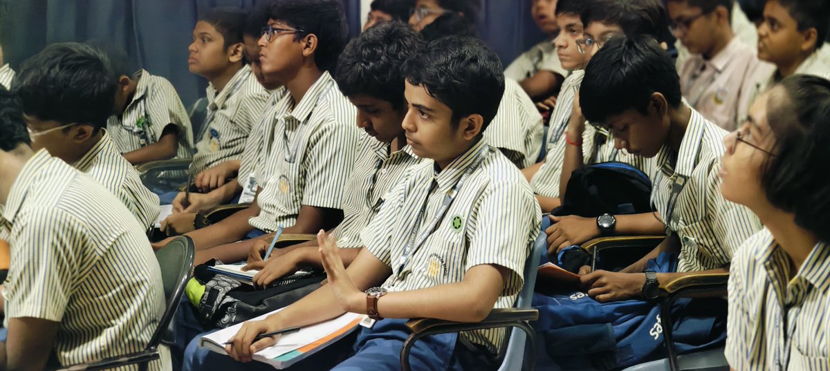 BITMKolkata's tweet image. Interactive #ScienceDemonstrationLecture on #Optics and #ElectromagneticInduction for 126 students and teachers from The Future Foundation School at @BITMKolkata, a Unit of @ncsmgoi, @MinOfCultureGoI - on July 25, 2024.
#AzadiKaAmritMahotsav #BetiBachaoBetiPadhao @topfans