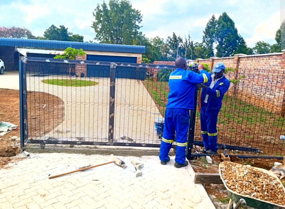 assortedsfe's tweet photo. Add value to your property by installing high security Clear view fence https://t.co/6O8spXTHBt