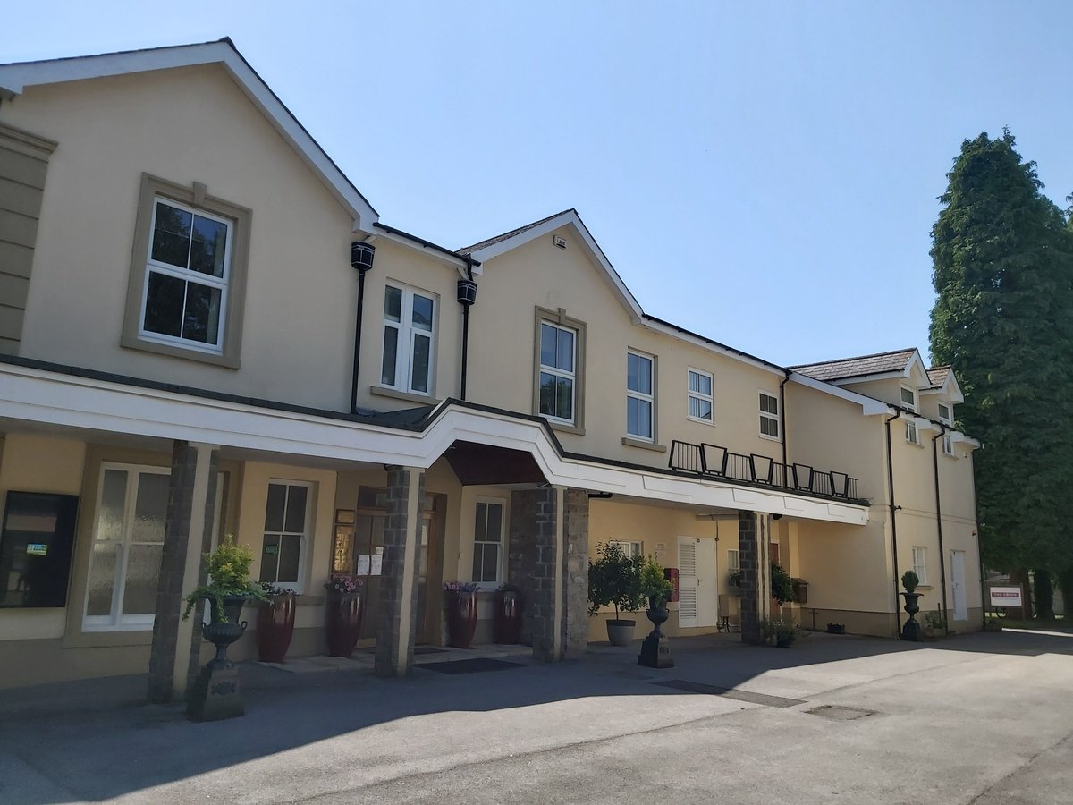 Office space at #HenstaffCourt gives you: 

🏡 A beautiful venue
🧑‍💼 Outstanding facilities
🚗 Ample free parking
🌞 Access to outside verandas and seating area
🌲 Stunning surroundings
⚡ On-site car charge 
🌱 An eco-friendly base

#CardiffOffice #OfficesToLet