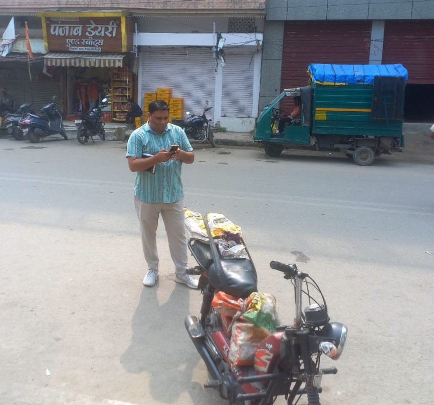 Neetusen_'s tweet photo. ये @MCD_Delhi के।अधिकारी है जो वसूली करते है दुकानदारों से धमकी देते है लोगो को बुरी तरह धमकाते है पिछले #10 सालो से एक।ही जगह मौजूद है कैसे इनके #ट्रांसफर नहीं होते कैसे रेस्टोरेंट दुकानें कब्जा कर रहे हैं @DcKeshavpuram @SBM_MCD @OberoiShelly #MODEL_TOWN
रोज रिश्वत मांगते हैं https://t.co/uP7WxqrD6h