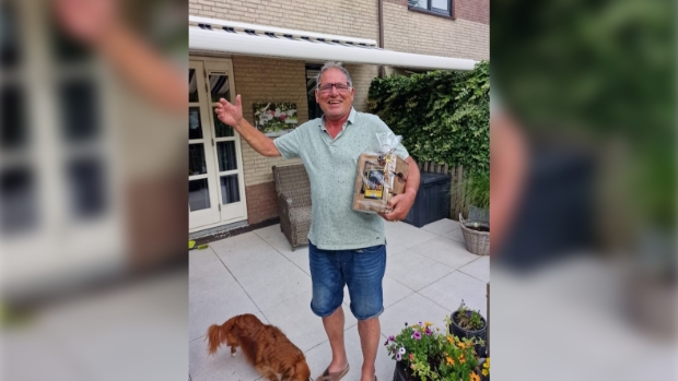 Trotse winnaar bekend van de prijsvraag van partij Trots -  telstar-online.nl/l/154591