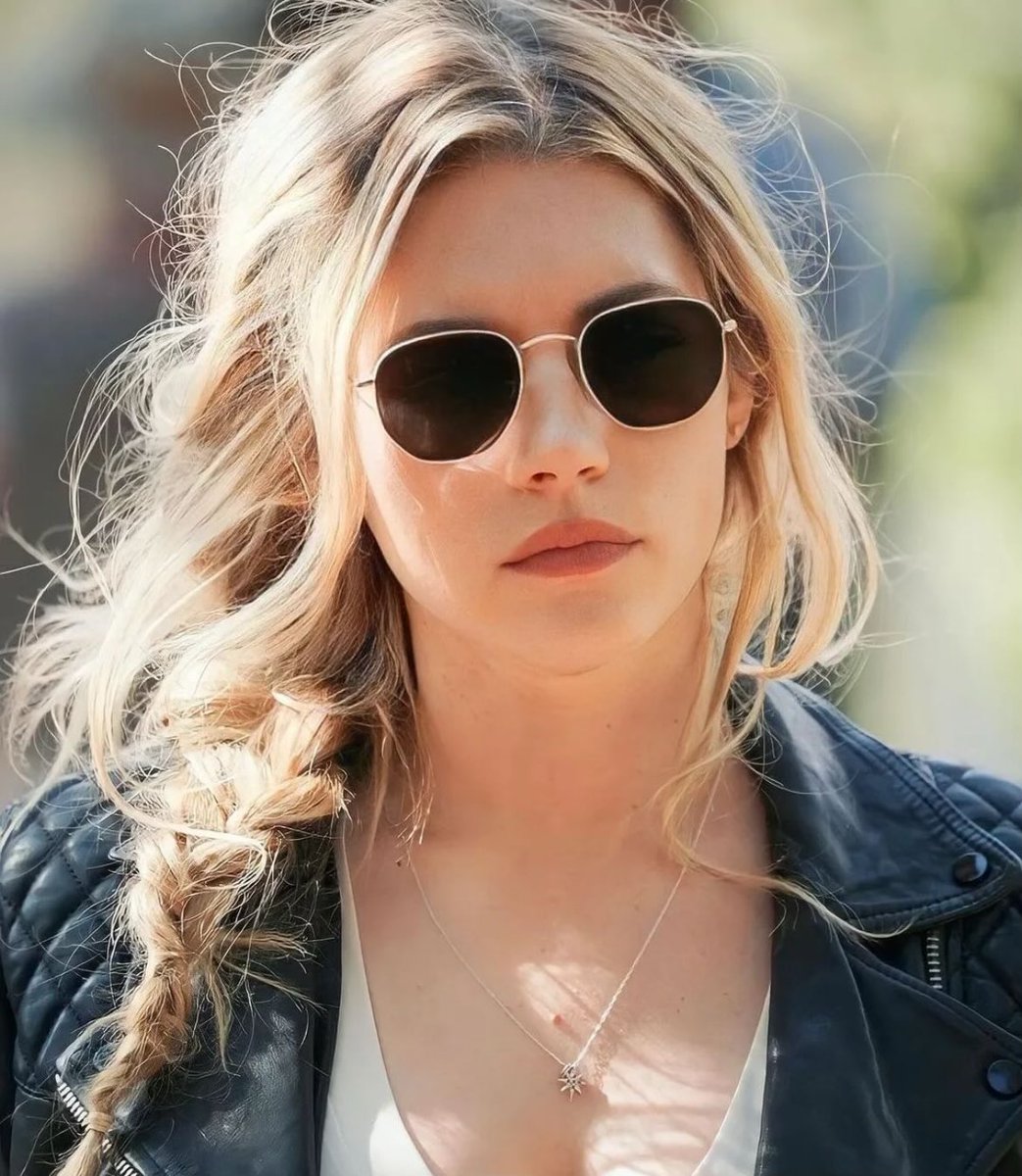 Carolyn DiLaurentis-Fields tweet media