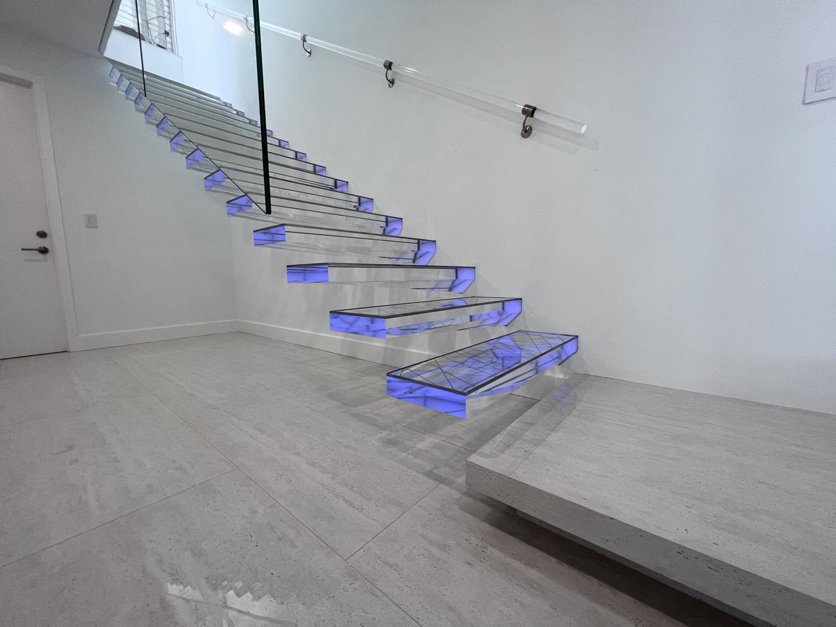 The acrylic staircase combines modern aesthetics with high stability and durability thanks to solid acrylic and elegant glass panels in bronze frames, including LED lighting, and thus offers a stylish solution for residential and commercial properties. stairs-siller.co.uk/stairs-in-cori…