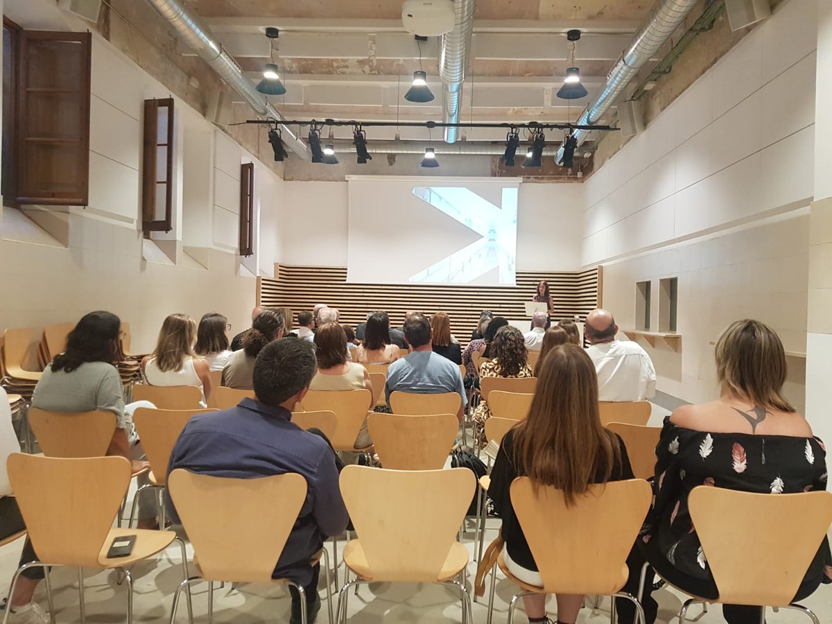 🎬 El film "El pati i la lluna", del director Santiago Lapeira, es va rodar amb la col•laboracio del CIRE a l'antiga presó Model. 

📽️ Dimarts es va organitzar una projecció al recinte cultural La Model. La consellera <a href="/gemmaubasart/">gemma ubasart</a> va ser l'encarregada de cloure la trobada.