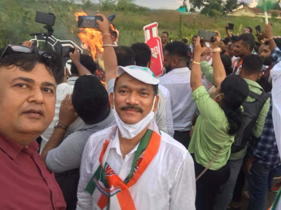 griglani's tweet photo. Many many happy returns of the day to my friend, philosopher and guide @girishgoa ji. Stay blessed. Best wishes to you in your political career and future endeavours. 
@dineshgrao @PChidambaram_IN @LambaAlka https://t.co/iwXxm6FDri