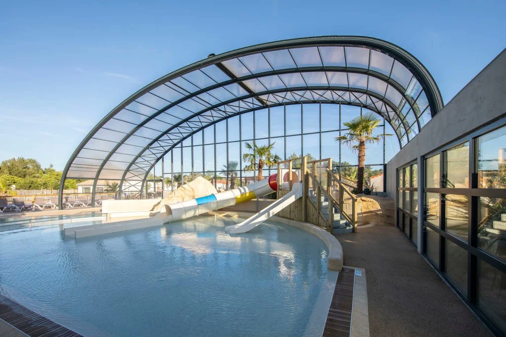 abrisud's tweet photo. Abrisud PRO es nuestra división de cubiertas de grandes dimensiones para parques acuáticos, piscinas y terrazas públicas. Nuestras instalaciones desestacionalizan el uso de la piscina y aumentan la rentabilidad hasta en un 30% Más info: https://t.co/hSt7abmI1L https://t.co/eGCgbNtGKN
