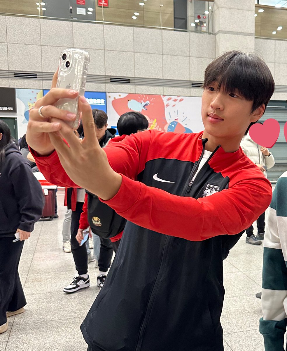 #전병관

병아리 붐인 거 같아서 
연령별 전지훈련 때 공항사진 두고 갑니다 총총,,, 🏃‍♂️💨