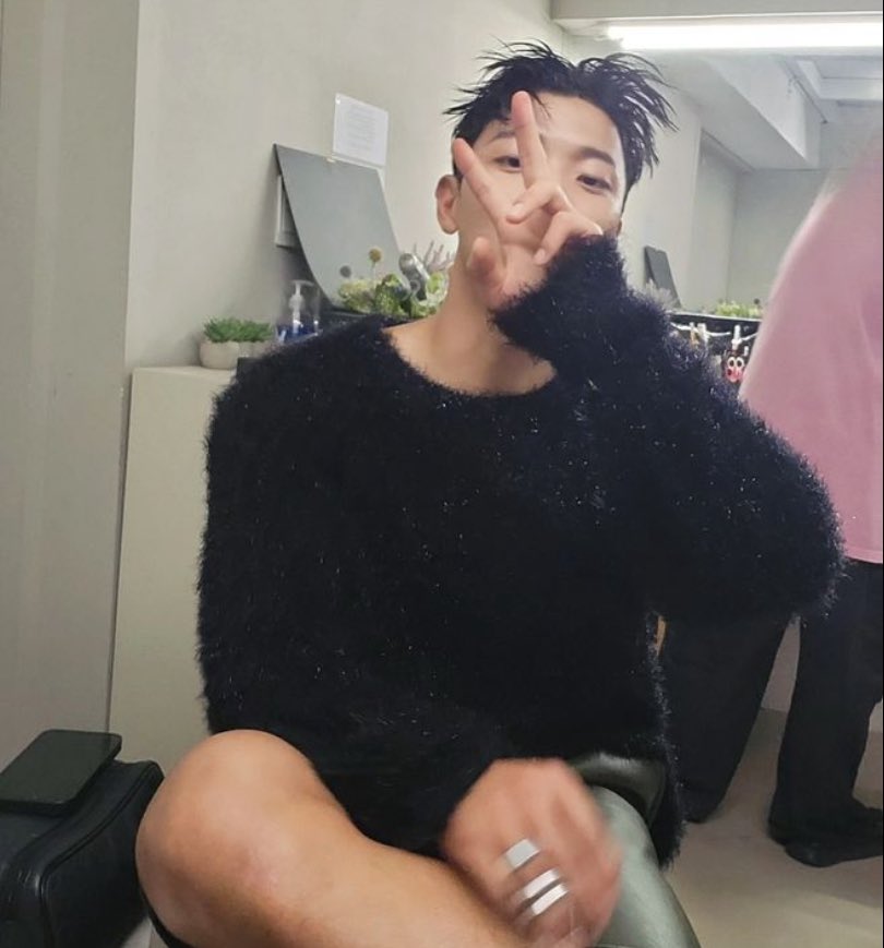 황희찬손이지인짜크다…
남친같아….//