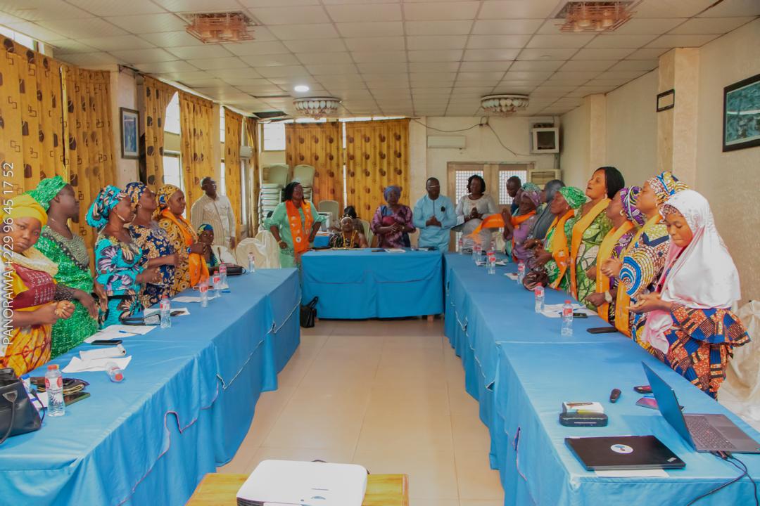 RflrtbBenin's tweet photo. Installation du Pool départemental du Plateau du RFLRT-BENIN tenue du 17 au 18 juillet 2024 à Pobe. Les membres ont été formés sur la planification, le rapportage, la sensibilisation et les dispositifs de promotion du genre au Bénin. Prochaine étape : Couffo, 30-31 juillet 2024. https://t.co/BHU99FhkD3
