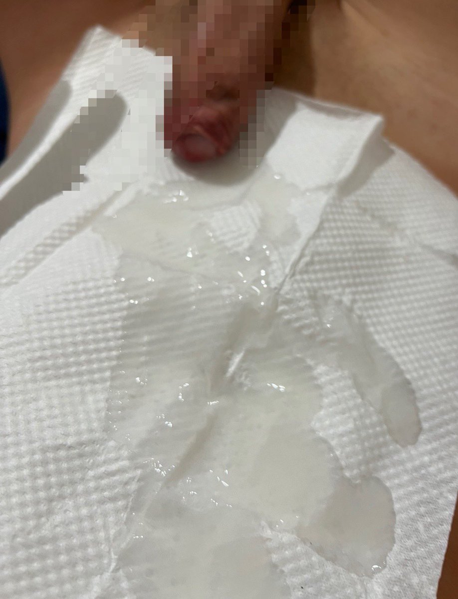 颱風天🌀
跟一個有男友的弟弟 邊自摸邊聊到硬
摸到最硬時 忍不住噴出來💦
射到我床墊後方的牆、還有床墊上都是 
還穿透廚房紙巾。
太突然了 ，被自己嚇到瞬間聖人模式😅