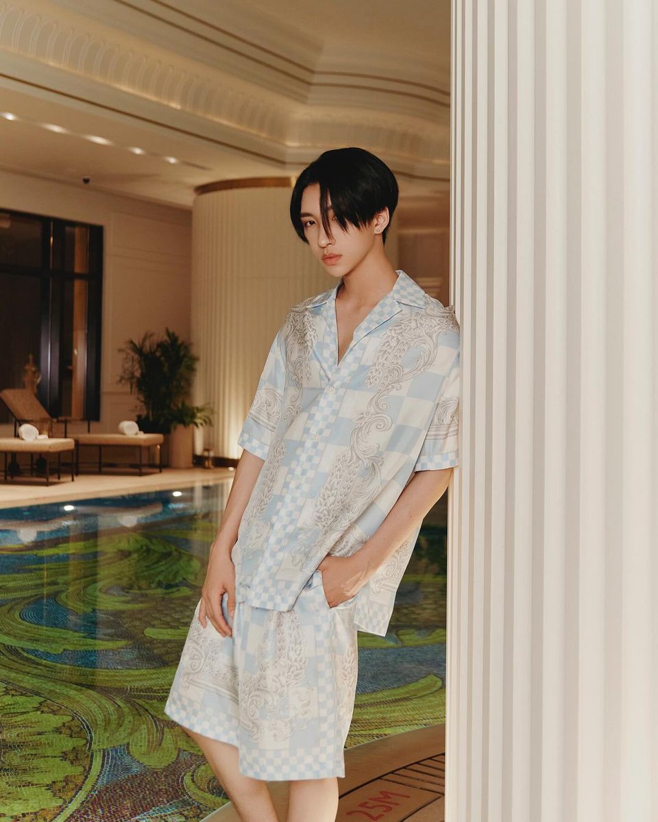 BossNoeulRussia's tweet photo. 25.07.2024
IG update by noeullee_
Timeless elegance, impeccable craftsmanship.
#PalazzoVersaceMacau #VersaceMoment #LivingPalazzoVersace
#PVMParty #BoNoh #MagentaBoy #Noeulnuttarat #Horizone https://t.co/so7PwybbaZ