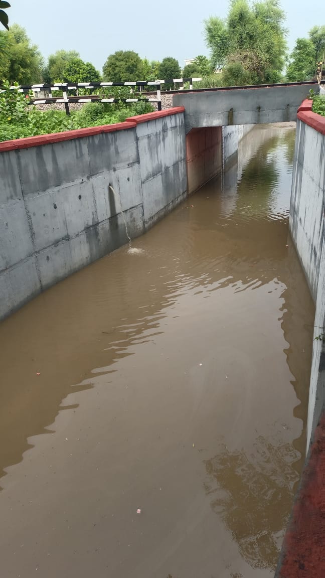 RdziyaRam's tweet photo. @RailMadad @AshwiniVaishnaw @DRMJaipur @GMNWRailway @NWRailways @narendramodi @RailwaySeva @SrdenCoJaipur 
Dusra Gangapur rail line km no  27/1 village kalyanpura underpass not covered by railway administration many incident held. Action take immediately.. https://t.co/OcosYWKrvo