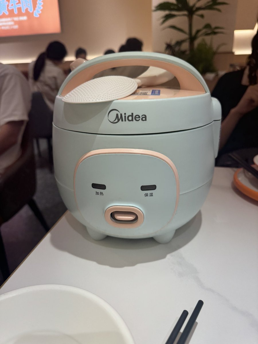 Sweetpanjin's tweet photo. This rice cooker is so cute! Do you have anything cute around you? Let's share it together! https://t.co/2GtCB6Cuwr