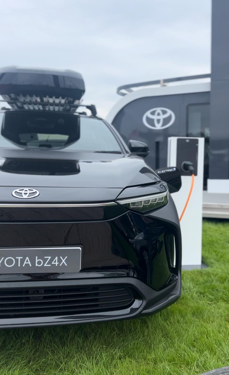 VantageMotorGrp's tweet image. 🌟 This time last week, we were setting up for the Royal Lancashire Show! 🌟 We had an amazing time meeting everyone and showcasing our fantastic range. Thank you to everyone who stopped by and made it a wonderful event⚡✨ #RoyalLancashireShow #GreatTimes #Toyota