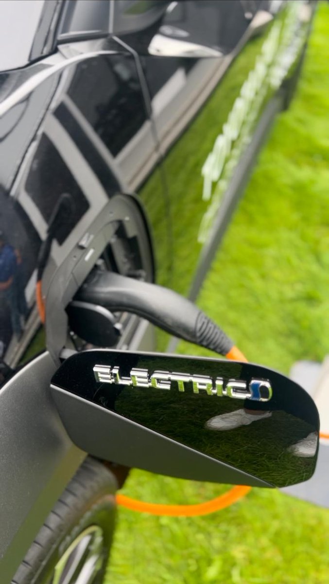 VantageMotorGrp's tweet image. 🌟 This time last week, we were setting up for the Royal Lancashire Show! 🌟 We had an amazing time meeting everyone and showcasing our fantastic range. Thank you to everyone who stopped by and made it a wonderful event⚡✨ #RoyalLancashireShow #GreatTimes #Toyota