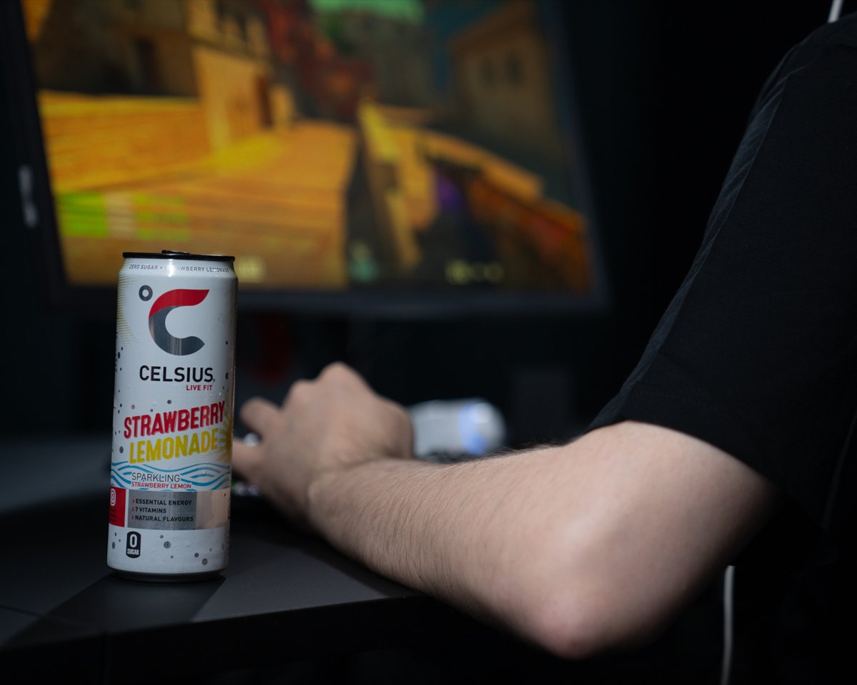 HAVUgaming's tweet photo. Celsiukset valmiiks pelipäivää varten 🤤🍓🍋
#HAVUJA #essentialenergy #ad https://t.co/l5ZJdWIC6V