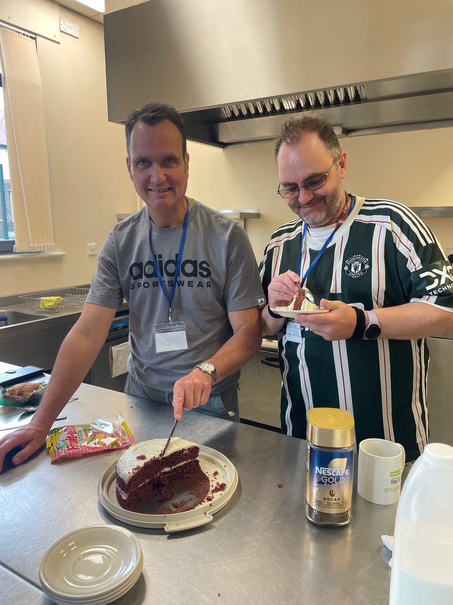 headwaysm's tweet photo. 💙We very much enjoyed drop in this week - excellent talk from @TrotterBrooke
 about his own brain injury journey 🧠. Followed by a delicious red velvet cake 🎂 made by one of talented members 💙 

#braininjury #support #friendship #advice #fun #laughter #independence #skills https://t.co/WHLOoncLsa