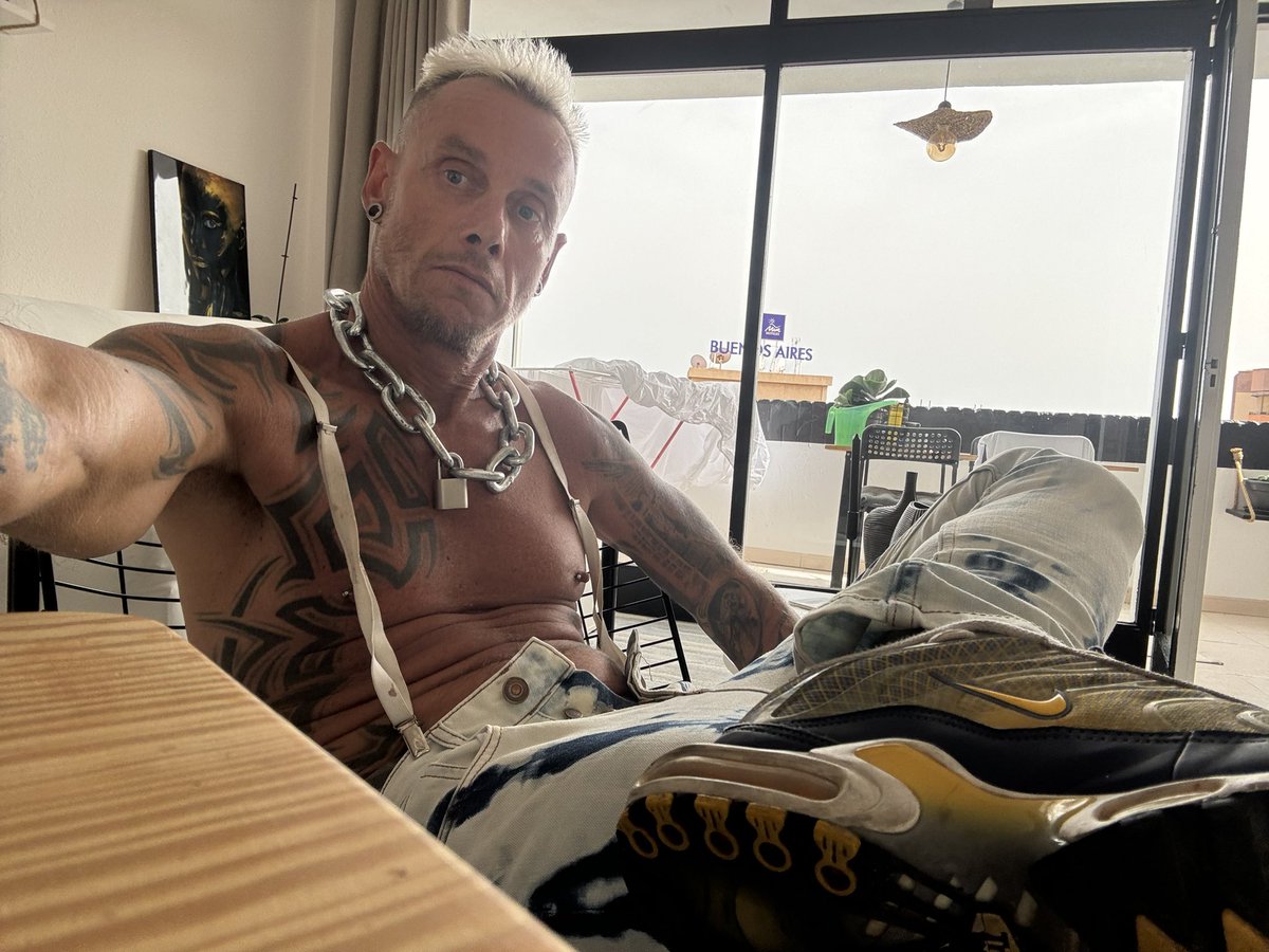 Relax afternoon in gear dirty sneakers