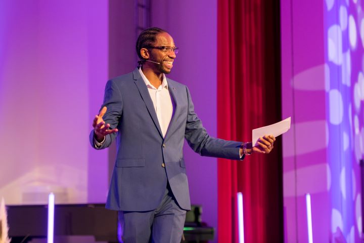 Vitae are excited to announce that the host for this year's Vitae 3MT® Competition is Jon Chase (<a href="/oortkuiper/">Jon Chase</a>) 

Jon is a science communication practitioner and trainer, author and science rapper.

See more: vitae.ac.uk/events/three-m…
