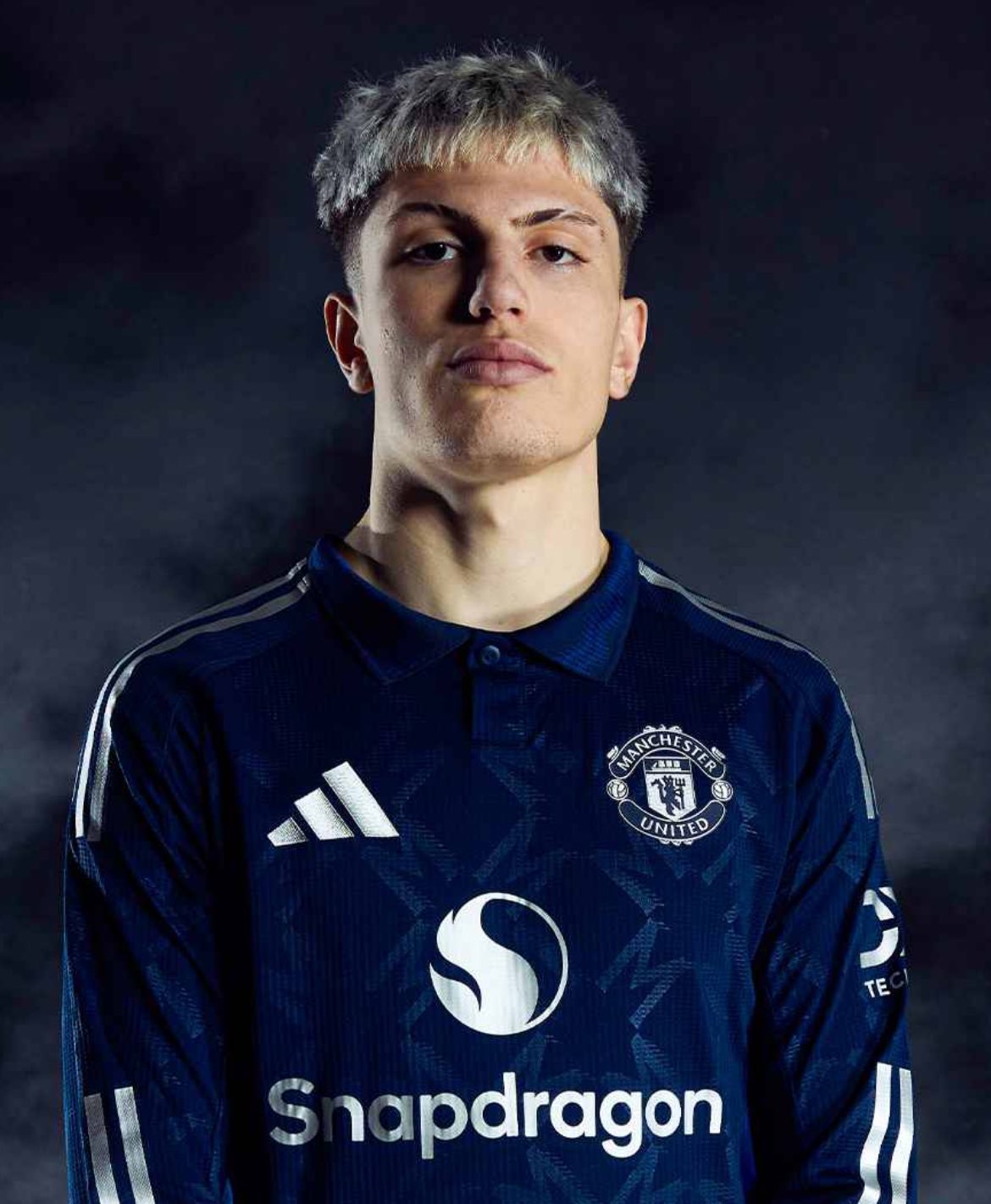 Sahil Ebrahim on X Man Utd have dropped their away kit for the 2024 25 season and have gone with a full navy blue jersey. https t NYWbPX2MrO X