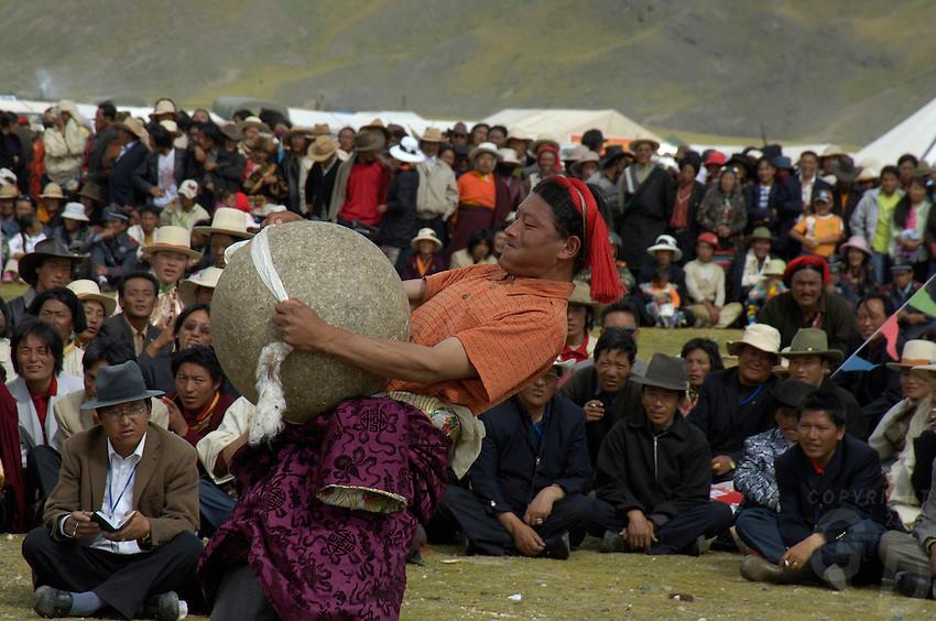Dans l'ambiance de #JO2024PARIS, les sports chez les Tibétains:
Loin avant les jeux modernes, au Tibet en 16e siècle il y avait des concours sportifs qui réunissent des sportifs du Tibet entier.  Les tournois s’appeler «pho rtsed sna dgu» ou 'neuf jeux différents pour les hommes'