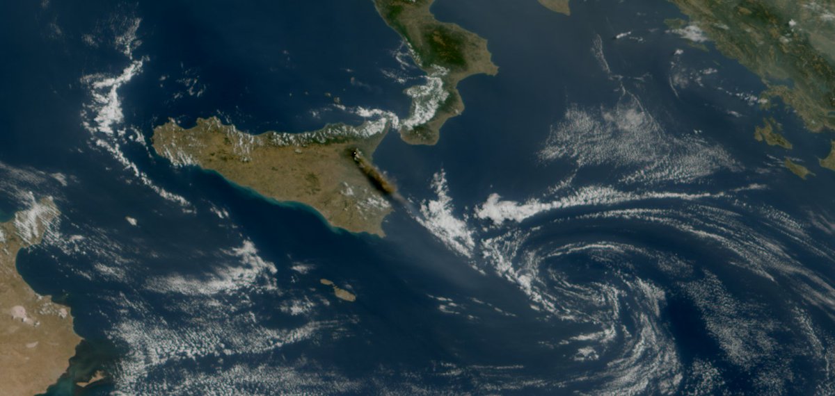 Good news: a 1st set of #MTGI1's FCI imagery has now been declared pre-operational after preliminary validation. 👏
Below: images from 23 July showing #MountEtna at (L-R) 03:00, 05:30, 06:30, &amp; 07:30 UTC.
Image 1 shows how we can detect hot lava in the middle of the night 🌋 
1/2
