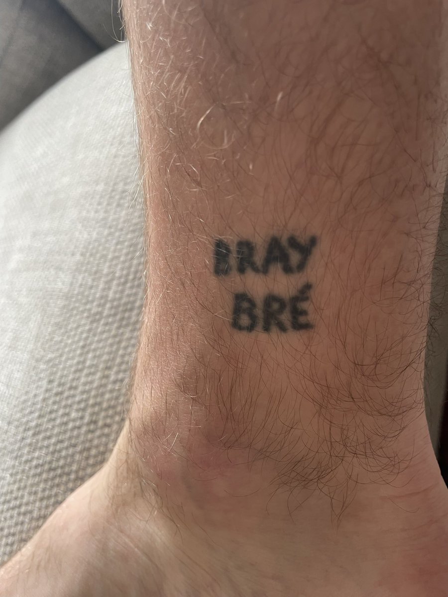 roughlyslahng's tweet photo. @IrishRail @upcycle_ireland Summer 2018 and my friend had just gotten into stick &amp; poke - time for my first tattoo. I hadn’t picked anything as I trotted down to Seapoint, I was beginning to worry. Standing on the platform, it all became clear as a DART rushed by me heading the opposite direction. #DART40 https://t.co/yNVuz7p9mt