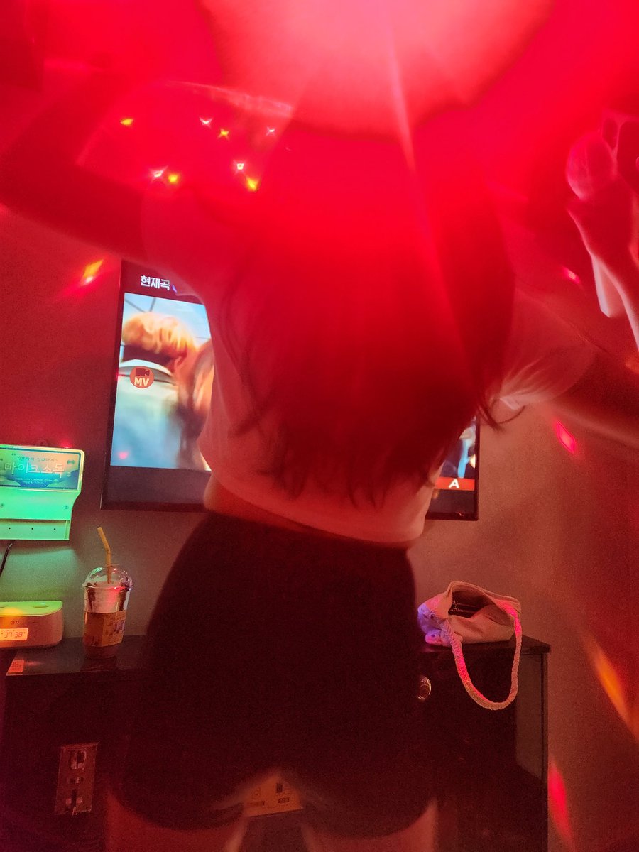 오랜만에 데이트🥰
우리는 하이텐션~😆

#부커 #부부 #부부만남 #건오 #9단계도 가능