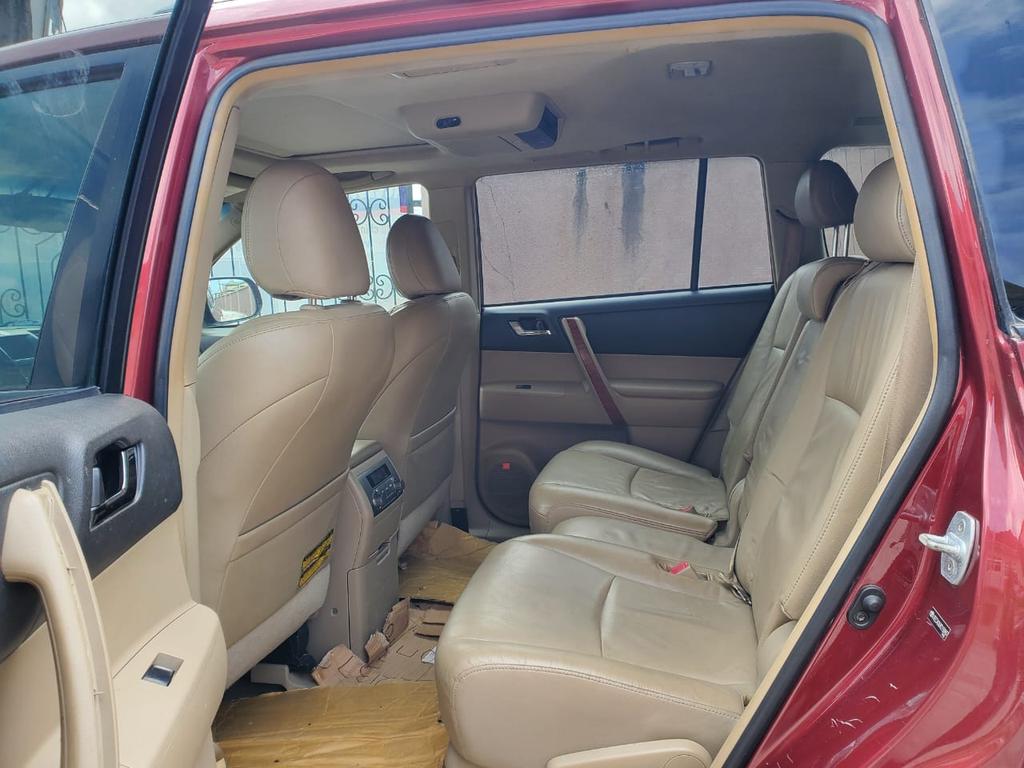 Emsotec_Autoz's tweet photo. Foreign used 2010 Highlander LIMITED, 2024 entry, accident free,keyless, power boot, sun roof, roof DVD, duty fully paid.

 Price: 13m 
 Lagos
📞 08063178870

#gwogwogwongwo #protest #DefendNigeria #BBNaija #RevolutionNow #EndBadGovernmentInNigeria Corpers 1st of August Peter Obi https://t.co/ltCrHotNYU
