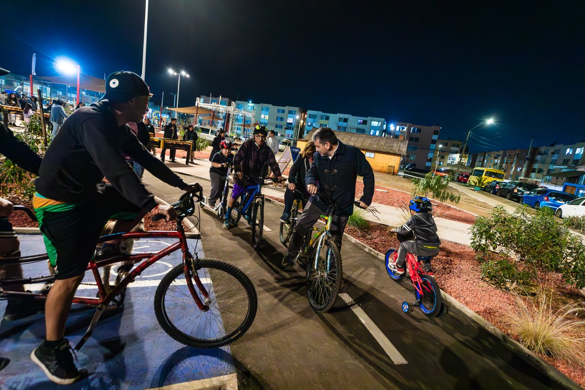 #Arica ahora cuenta con la primera Plaza Educativa de Movilidad, que ofrece juegos infantiles, senderos, zonas de descanso, ciclovías, y un anfiteatro para eventos culturales, además de accesibilidad para personas con movilidad reducida.

#MuniArica