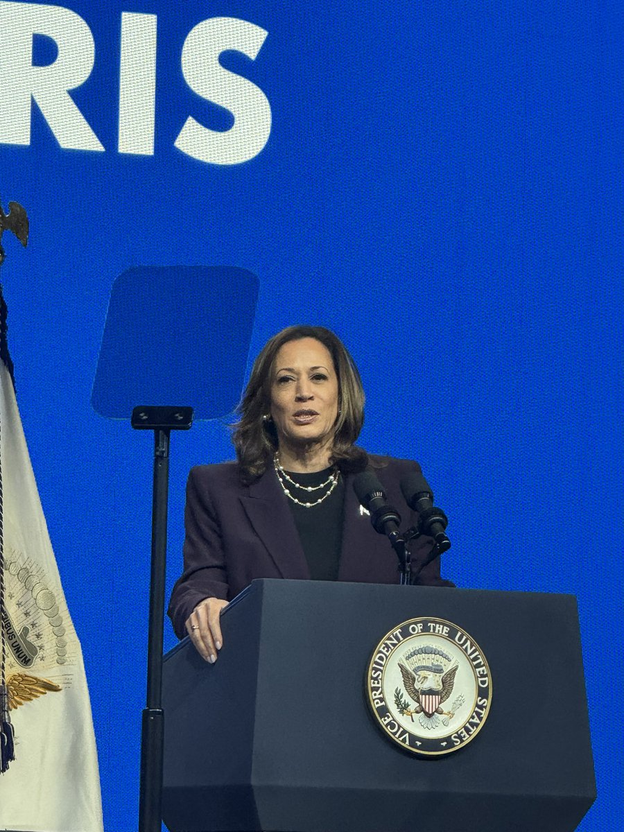 coachNicodemo's tweet image. Kamala Harris in the house! @AFTunion @VP @kmclyons @mspetter #RealSolutions