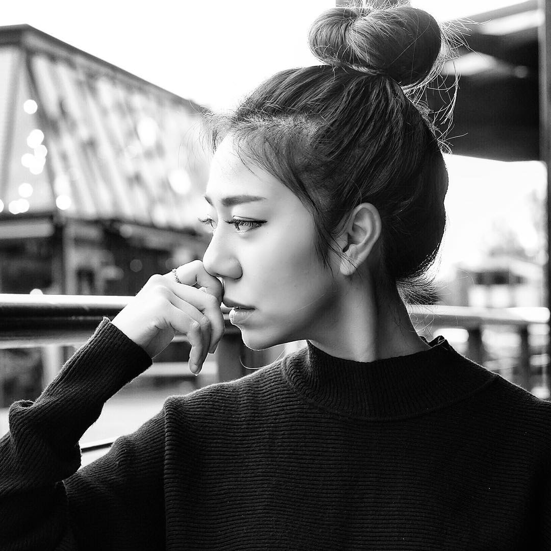 AikoTan12's tweet image. Lost in my thoughts, dreaming big in my little black dress 🖤✨ #thinkhigh #achievable #daydreams