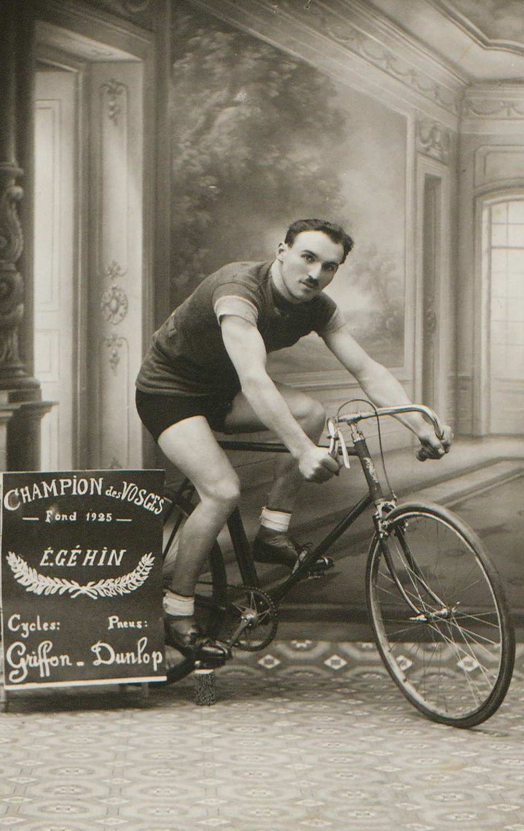 Portrait d'Émile Géhin, Champion des Vosges de fond 1925, 1925
Photo-carte [Arch. dép. Vosges, 166 Fi nc]

#Paris2024 #jeuxolympiquesparis2024