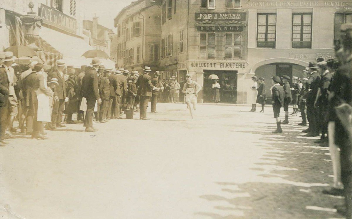 [Épinal. – Place des Vosges - Course à pied], entre 1906 et 1930.
Photo-carte [Arch. dép. Vosges, 166 Fi 63 /2883]

#Paris2024 #jeuxolympiquesparis2024