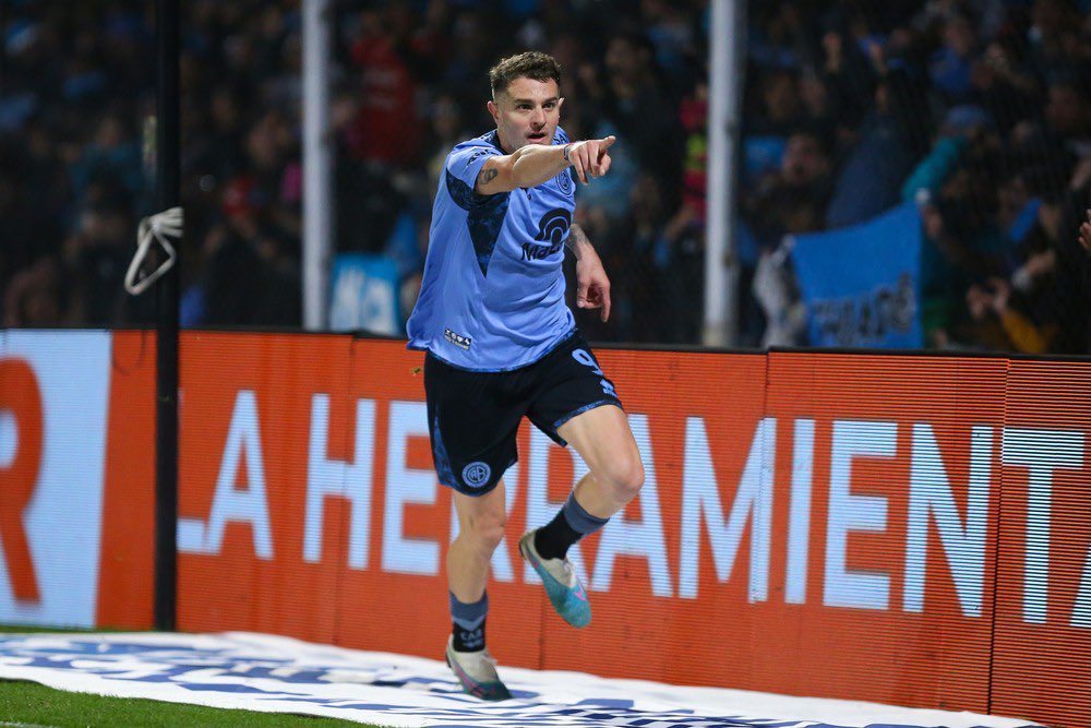 newscolina's tweet photo. — Eu sou o único jogador na Argentina que foi artilheiro das três divisões e também da segunda e da primeira de forma consecutiva. 

Isso me ajudou a crescer e ser o jogador que sou hoje.

🎙️ | Vegetti, ao @geglobo 
📸 | Leandro Amorim https://t.co/ybhWLCkgrI
