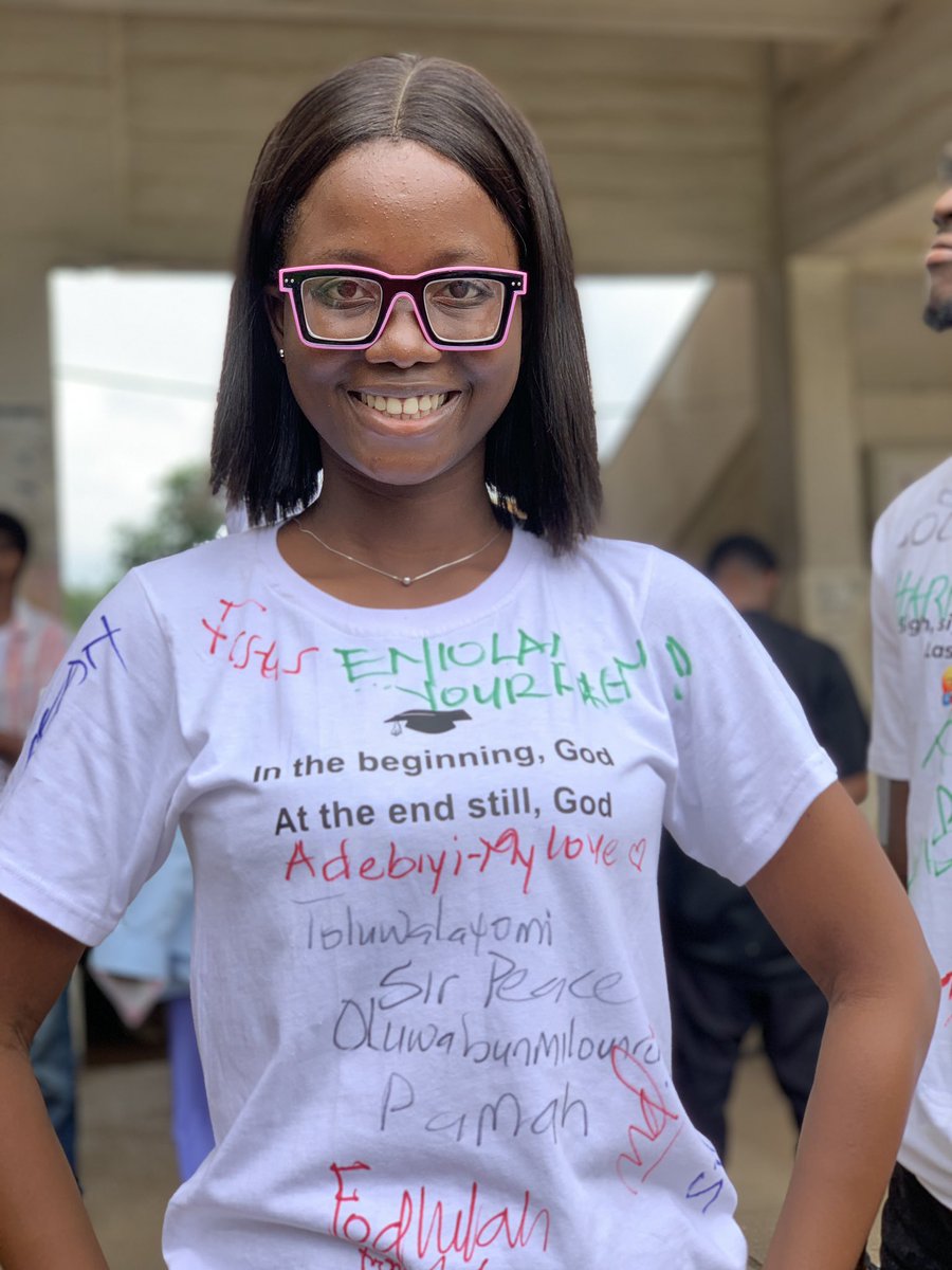 the_nikinyo's tweet photo. My pronouns are GRADUATE, she and her 🤭🤭 https://t.co/My1MPceYPM
