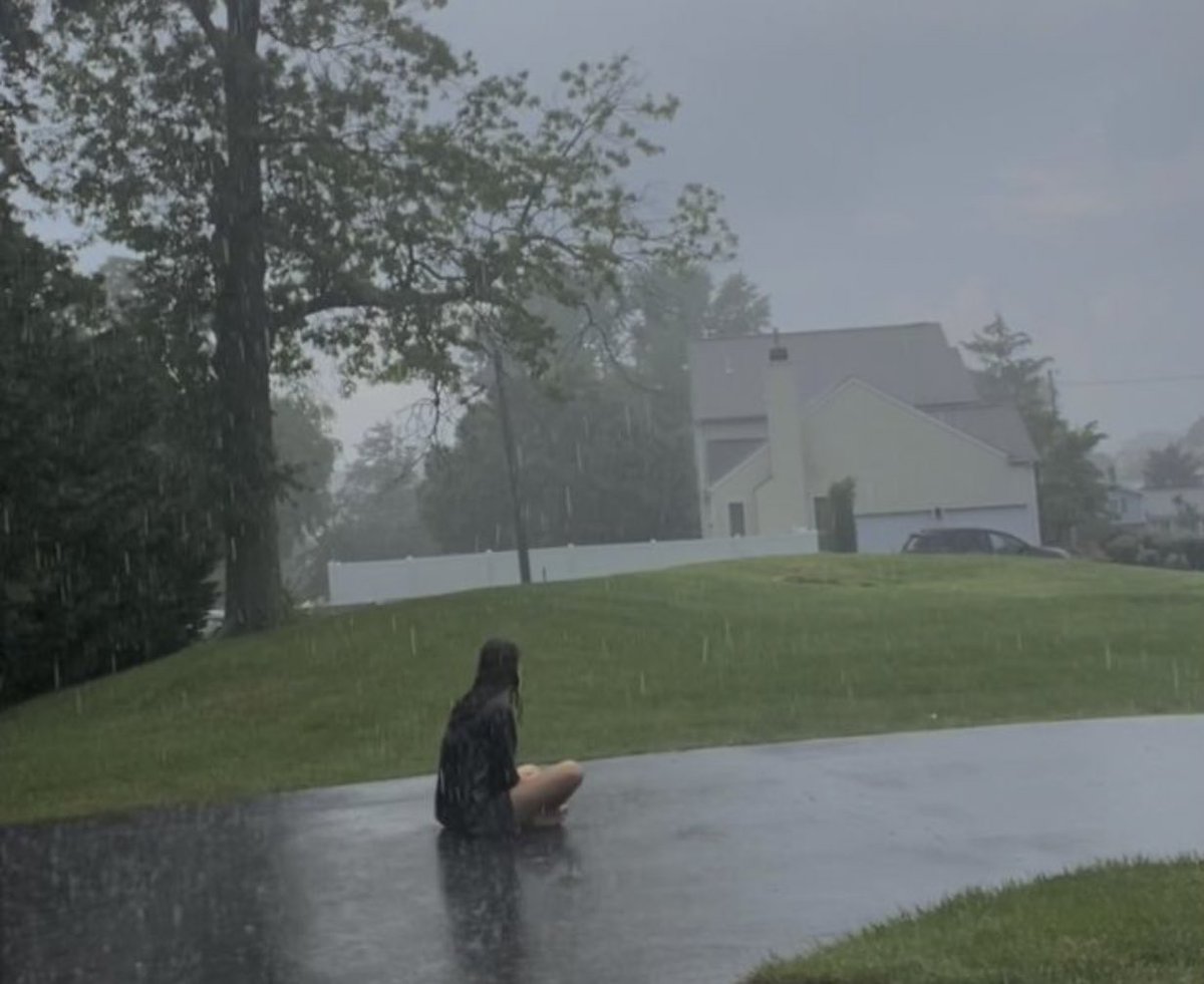 Mila9212020's tweet image. It is really not easy to have someone to talk to and be on my side, 
to be able to have a good conversation and to show even the embarrassing side of me #feelinglonely #ThursdayFeeling #RainingOutside #LifeLessons #Emotional