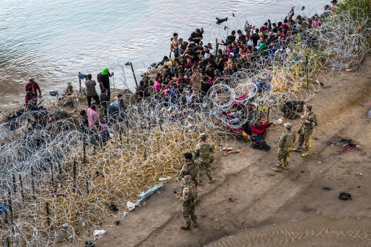 🚨 #BREAKING: The US House has just voted 220-196 to CONDEMN “Border Czar” Kamala Harris’ handling of the border crisis

Great job, <a href="/RepStefanik/">Rep. Elise Stefanik</a>.

Even six Democrats joined with Republicans in support:

• Perez (WA)
• Golden (ME)
• Cueller (TX)
• Peltola (AK)
• Caraveo (CO)