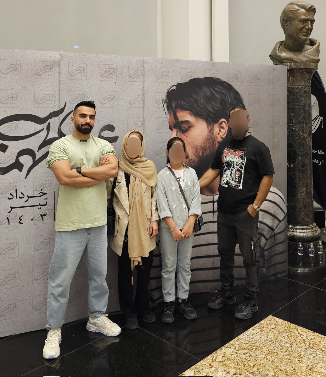 الان دقت کردم سردیس استاد هم اون بالا بود
پس یه بار دیگه باااااید این عکسو ببینید😁