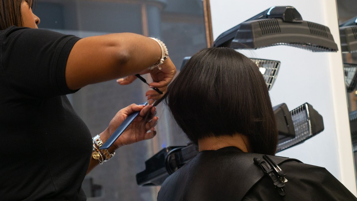 Feeling a little weighed down by your hair in this weather? 🥵

Let Milanese Hair sort you out with a light and stylish new do 😉✂
